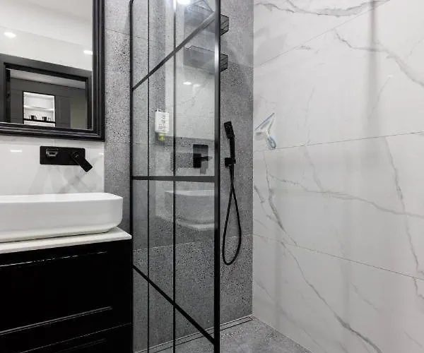 Chic - Cozy And Stylish - Center - Jp19