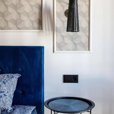 Chic - Cozy And Stylish - Center - Jp19 ורוצלב