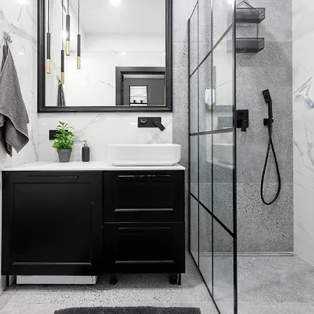 Chic - Cozy And Stylish - Center - Jp19 * ורוצלב