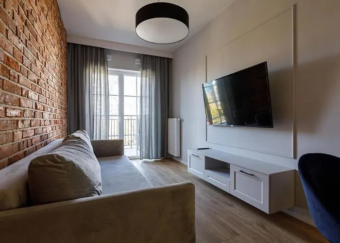 Chic - Cozy And Stylish - Center - Jp19